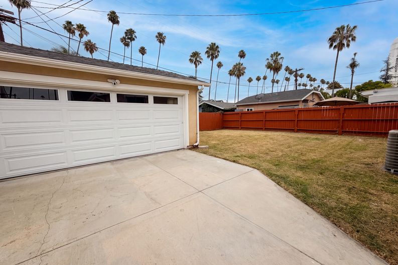 Photo 21 of 22 of 1138 S St Andrews Pl, Los Angeles, CA