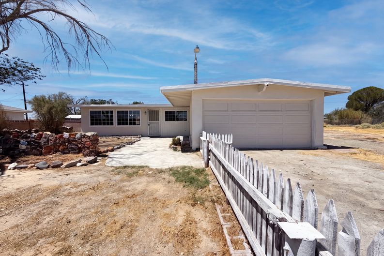 Photo 16 of 20 of 13325 Lamel St, Edwards, CA