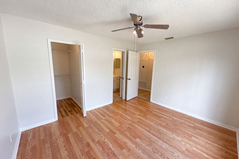 Photo 15 of 21 of 9814 Dean Cove Ln, Orlando, FL