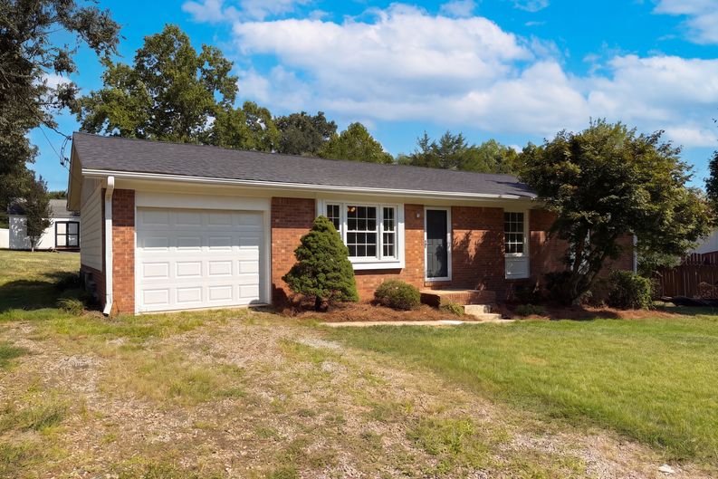 Photo 18 of 20 of 3221 Meadow Ln, Winston Salem, NC