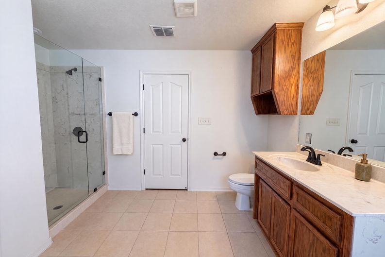 Photo 9 of 17 of 5415 Foxhill Rd, Temple, TX