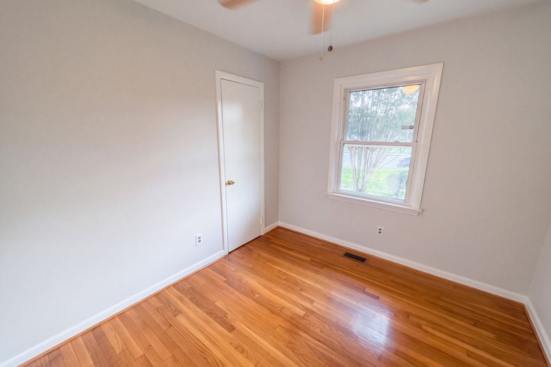 Photo 11 of 17 of 885 Lucas Creek Rd, Newport News, VA