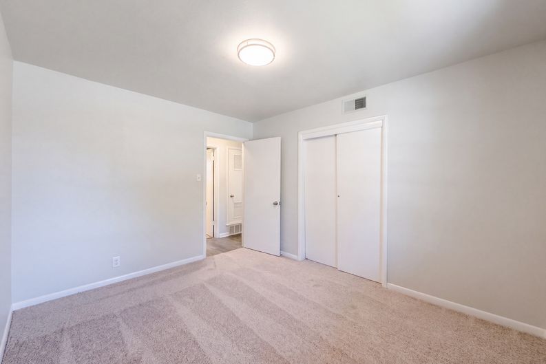 Photo 13 of 25 of 5421 Bonnie Wayne St, Haltom City, TX