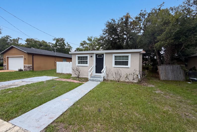 Photo 21 of 23 of 1506 W 16th St, Sanford, FL