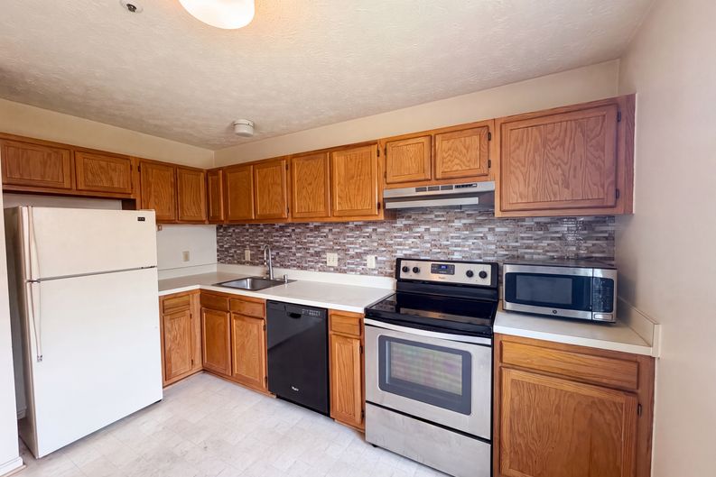 Photo 6 of 17 of 2726 Crestwick Pl, District Heights, MD