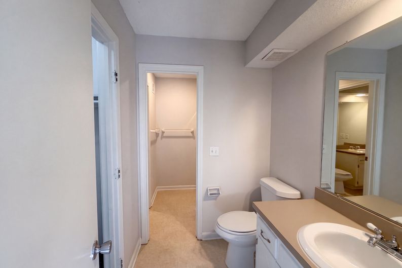 Photo 10 of 21 of 10002 W 86th St, Overland Park, KS