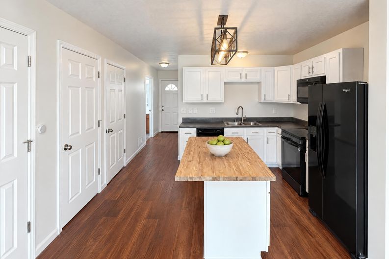 Photo 3 of 23 of 288 Hosack St, Columbus, OH
