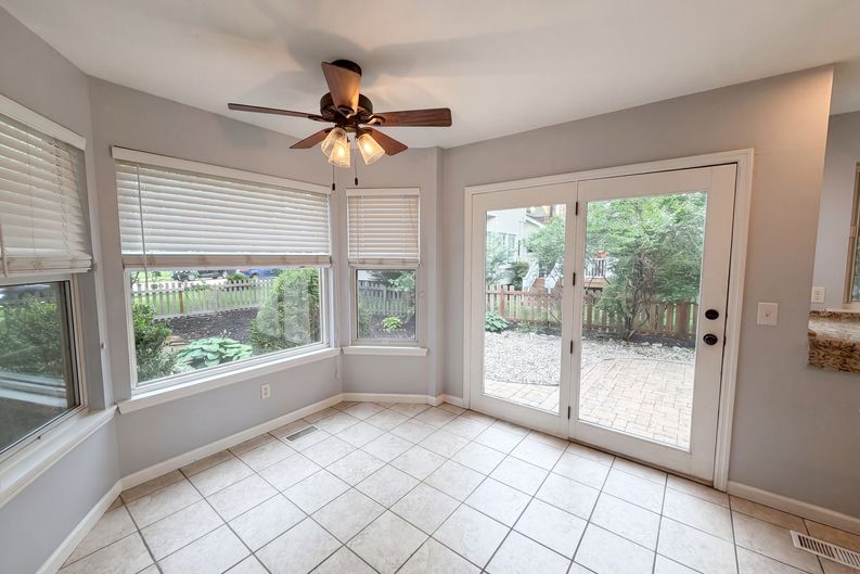 Photo 8 of 31 of 16201 Surfview Ct, Grover, MO