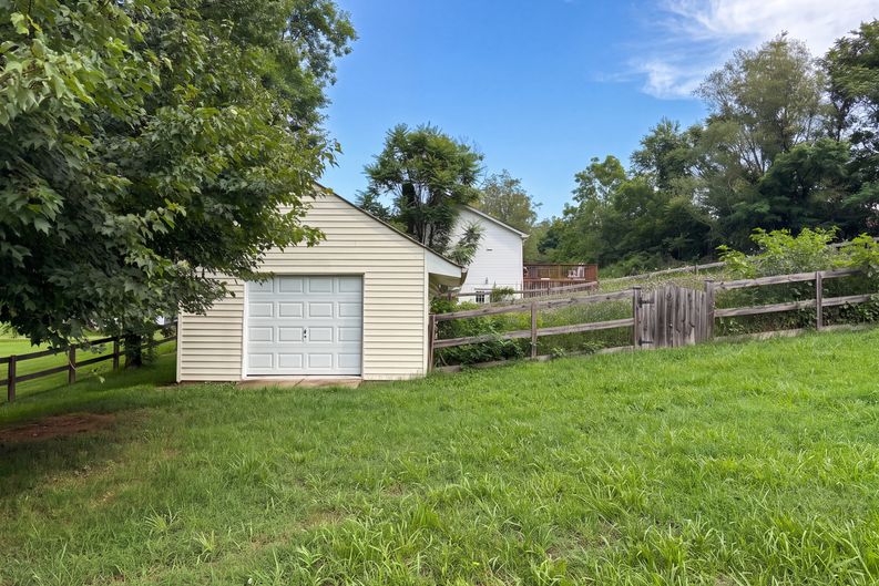 Photo 20 of 22 of 8749 Christopher Ln, Warrenton, VA