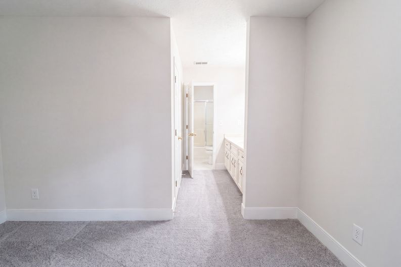 Photo 13 of 29 of 4379 Inns Brook Dr, Snellville, GA