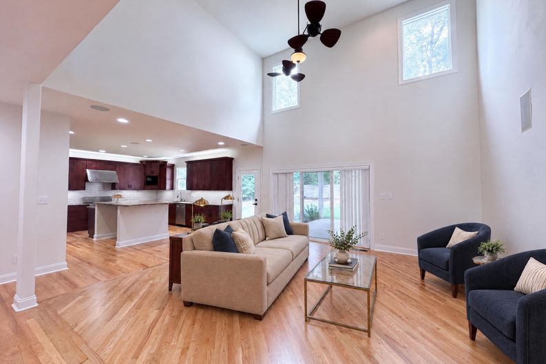 Photo 3 of 20 of 142 Bain Ln, Mooresville, NC