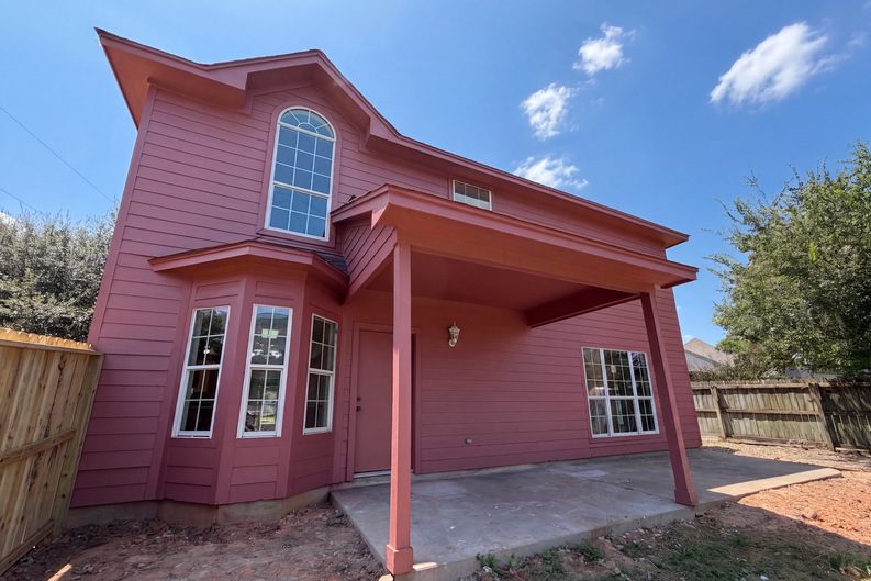 Photo 5 of 20 of 107 S Creek Dr, Bellville, TX