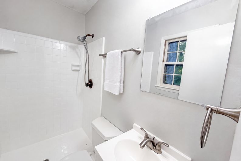 Photo 18 of 22 of 917 Hillview Dr, Cary, NC