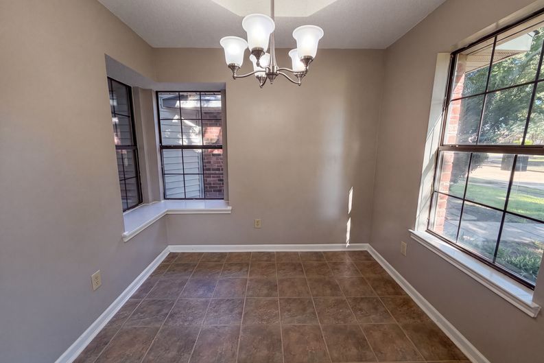 Photo 8 of 17 of 1503 Curtis Ln, Cedar Hill, TX