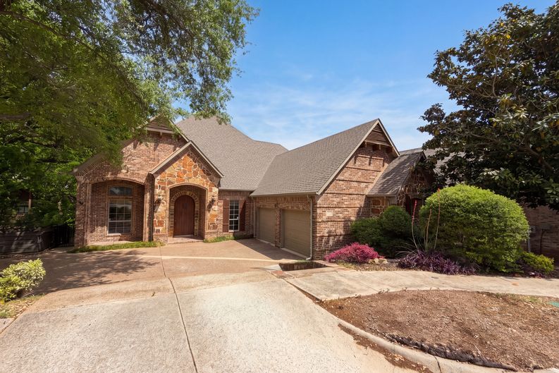 Photo 26 of 29 of 1309 Winding Brook Dr, Garland, TX