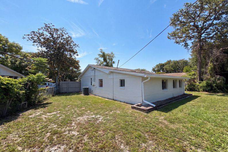 Photo 5 of 26 of 722 Virginia Ln, Apopka, FL