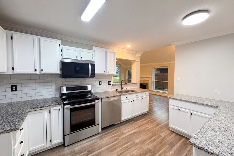 Photo 3 of 31 of 2228 Silverthorn Ln, Flower Mound, TX