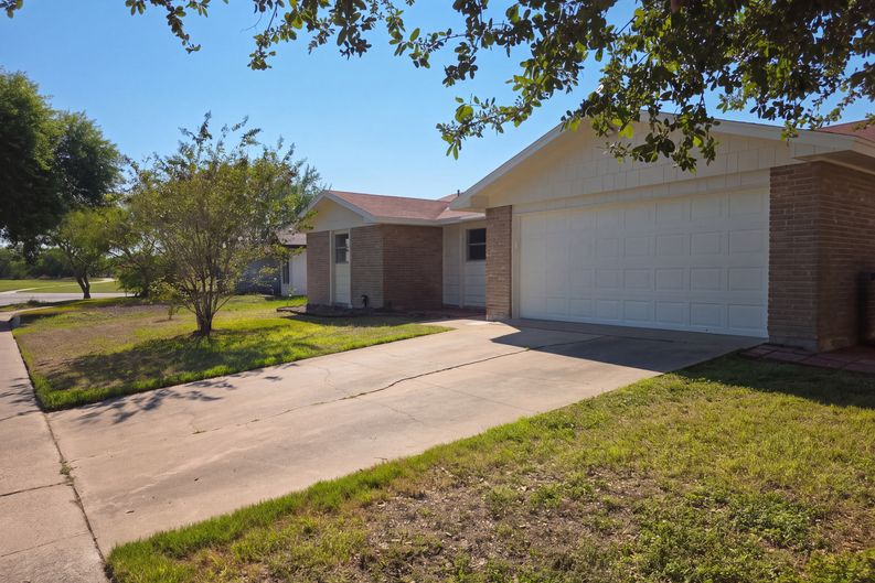 Photo 19 of 21 of 1817 Volga Dr, Corpus Christi, TX
