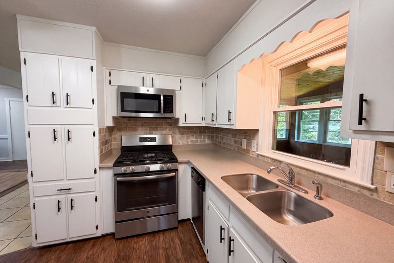 Photo 9 of 26 of 1653 E Kellogg Cir, Douglasville, GA