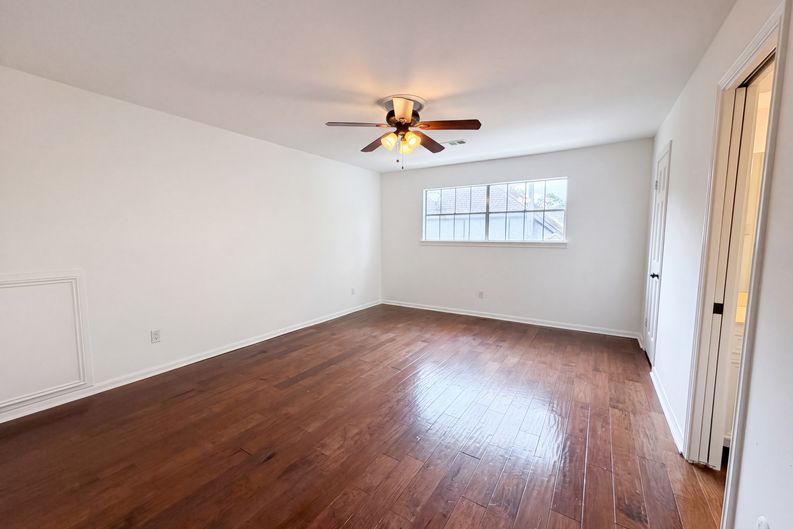 Photo 4 of 27 of 5615 Spanish Oak Dr, Houston, TX
