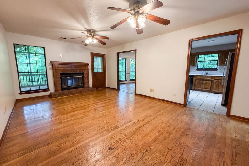 Photo 3 of 24 of 1223 6th St, Pleasant Grove, AL