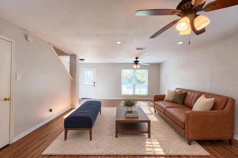 Photo 8 of 16 of 1722 Woods Blvd, Round Rock, TX