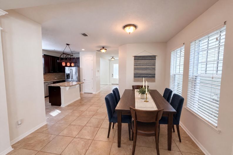 Photo 11 of 39 of 8231 Laureate Blvd, Orlando, FL