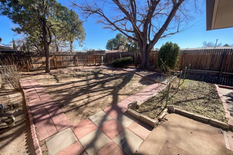 Photo 6 of 21 of 7212 Derickson Ave NE, Albuquerque, NM