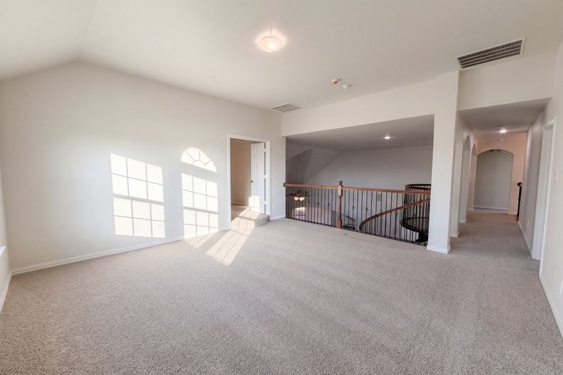 Photo 12 of 38 of 908 Heath Creek Dr, Desoto, TX