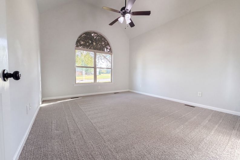 Photo 8 of 18 of 308 W Winterberry Trl, White House, TN