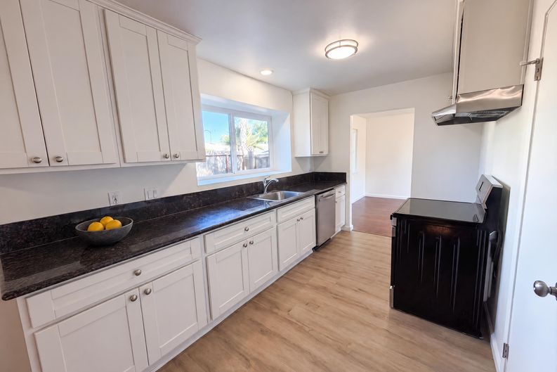 Photo 11 of 39 of 4948 Dewey Dr, Fair Oaks, CA