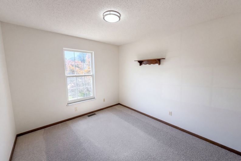 Photo 10 of 23 of 2827 Bromley Dr, O Fallon, MO