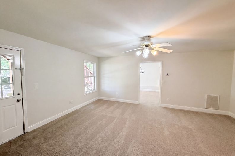 Photo 11 of 35 of 1396 Bramlett Forest Ct, Lawrenceville, GA