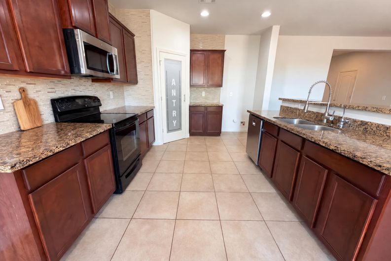 Photo 8 of 40 of 7025 S 251st Dr, Buckeye, AZ