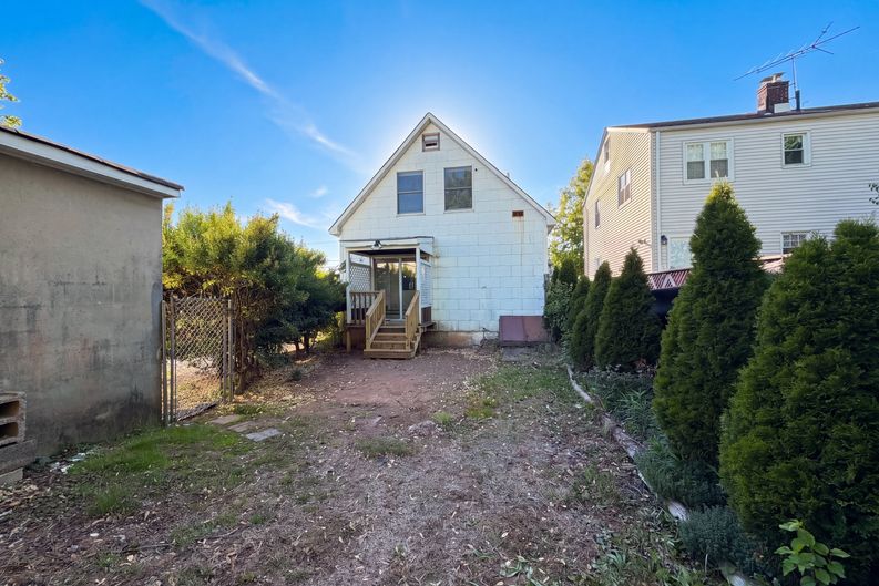 Photo 21 of 25 of 578 Garden Ave, Woodbridge, NJ