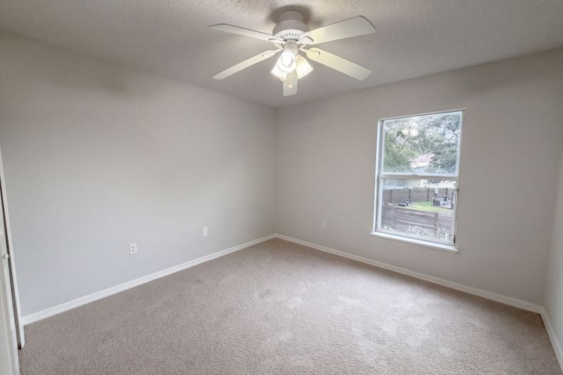 Photo 16 of 34 of 8215 Foxdale Dr, Jacksonville, FL