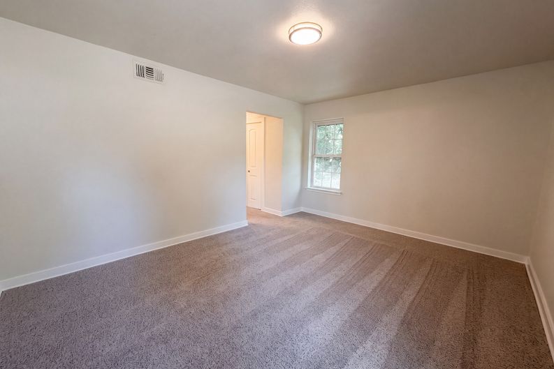 Photo 13 of 20 of 3969 Lost Creek Dr, Dallas, TX