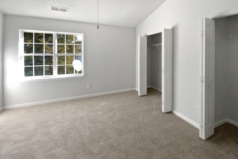 Photo 13 of 17 of 6086 Cougar Ln, Charlotte, NC