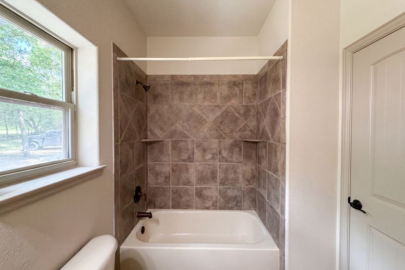 Photo 18 of 25 of 121 Rey Del Mar Cir, Weatherford, TX