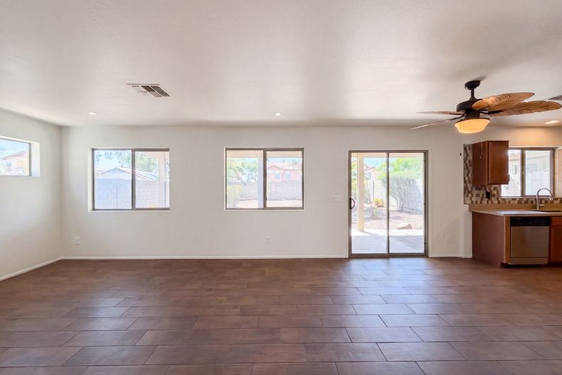 Photo 7 of 32 of 23669 W Parkway Dr, Buckeye, AZ