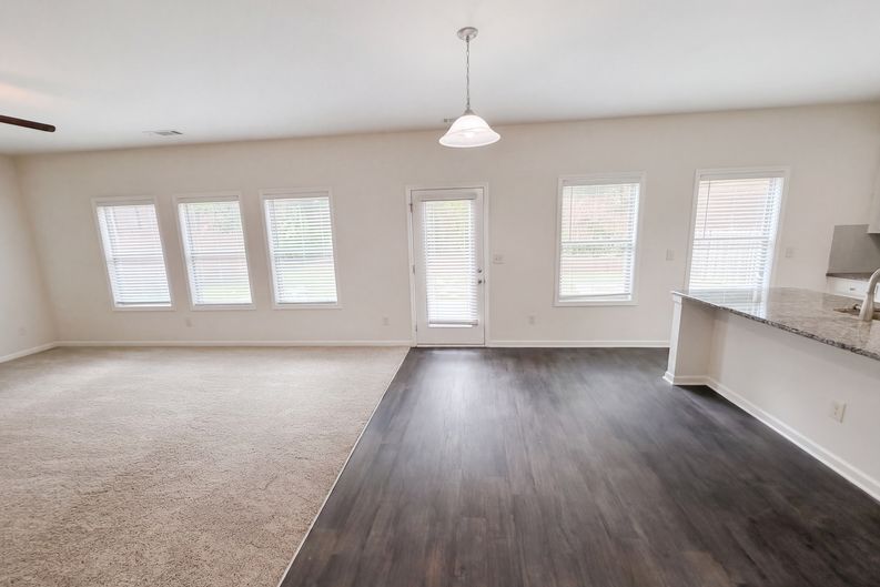 Photo 8 of 41 of 821 Walnut Woods Dr, Braselton, GA