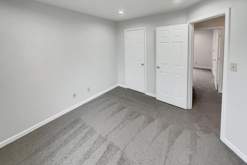 Photo 11 of 24 of 6614 Sparrowood Dr, Indianapolis, IN