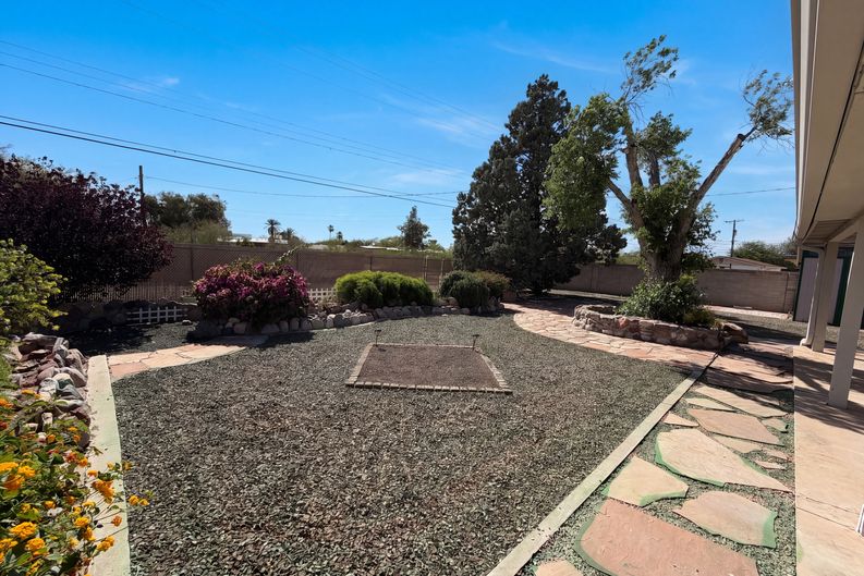 Photo 24 of 25 of 650 S Kenyon Dr, Tucson, AZ