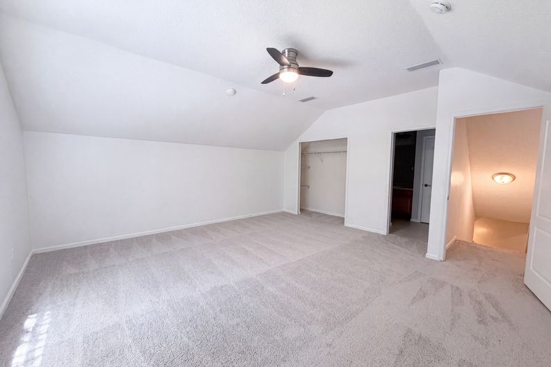 Photo 12 of 21 of 845 Songbird Dr, Orange Park, FL