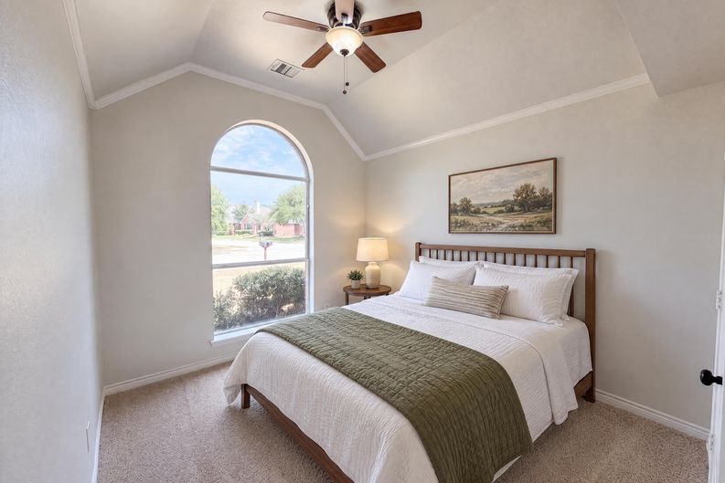 Photo 14 of 26 of 8703 Stonecrest Dr, Irving, TX