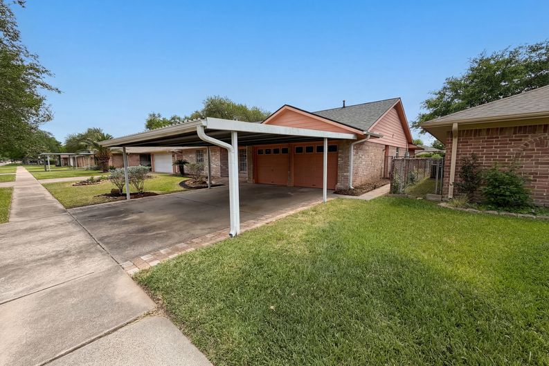 Photo 7 of 21 of 1902 New Orleans St, Deer Park, TX