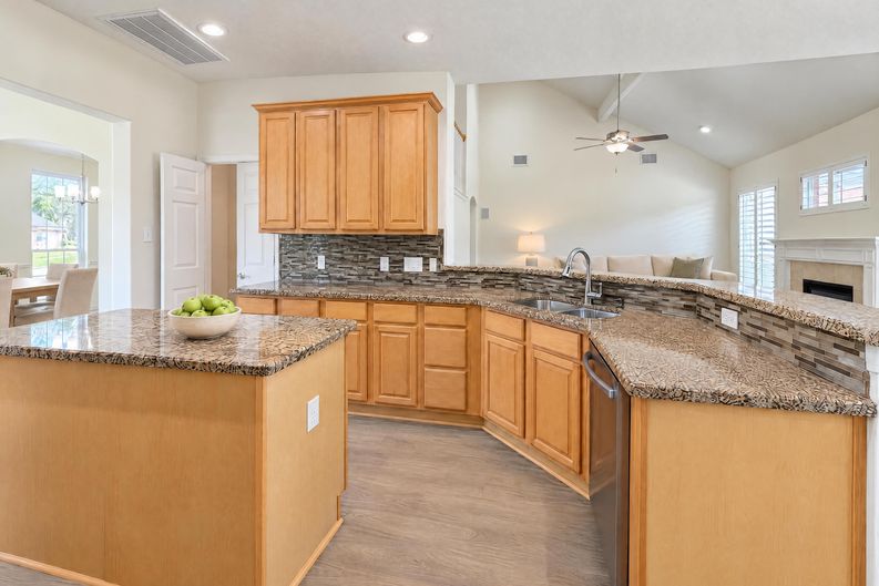 Photo 8 of 32 of 7927 High Knoll Ln, Houston, TX