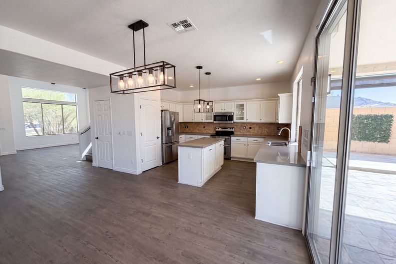 Photo 11 of 35 of 17645 W Hale Bopp Dr, Goodyear, AZ