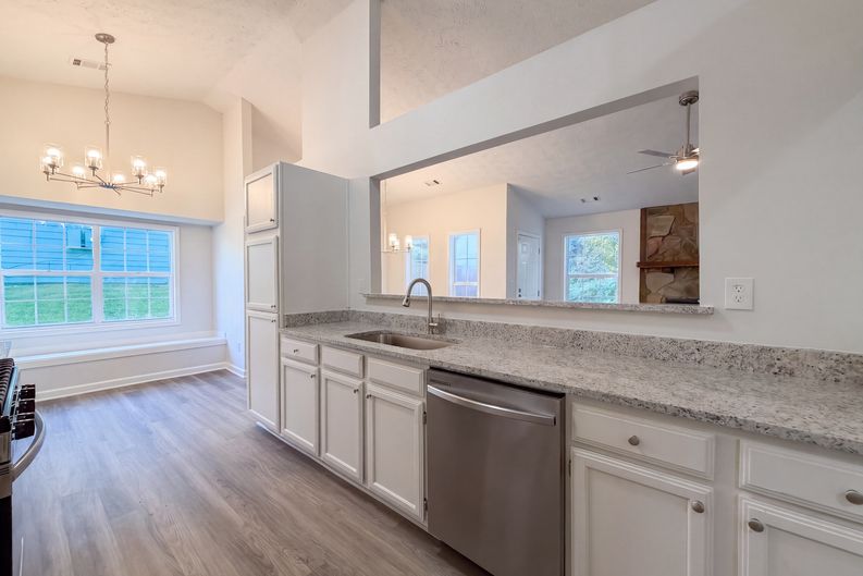 Photo 11 of 22 of 5857 Mistyview Dr, Rex, GA