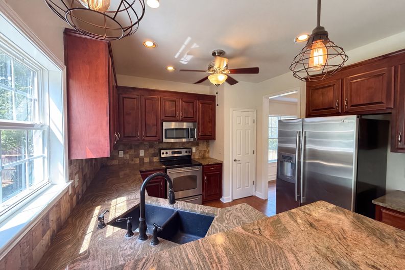 Photo 11 of 31 of 3017 Farmville Cir, Spring Hill, TN